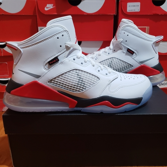 NIKE AIR JORDAN MARS 270. Size-10. - Picture 8 of 11
